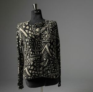 Forever 21 Black and White Geometric Scoop Neck Sweater Size L